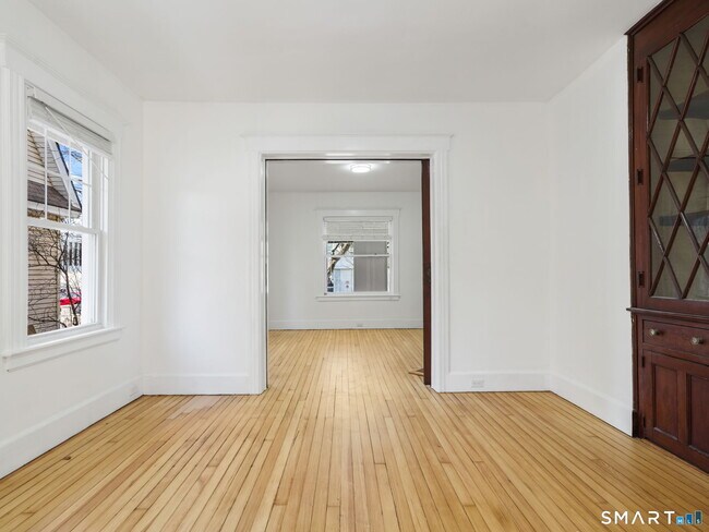 Building Photo - 27 5th St