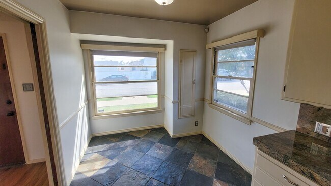 Building Photo - 1 Bed 1 Bath House Available Now!