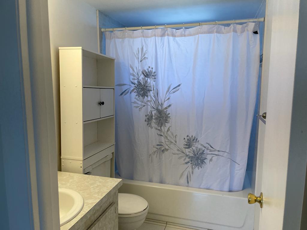 Building Photo - 220 SW 9th Ave