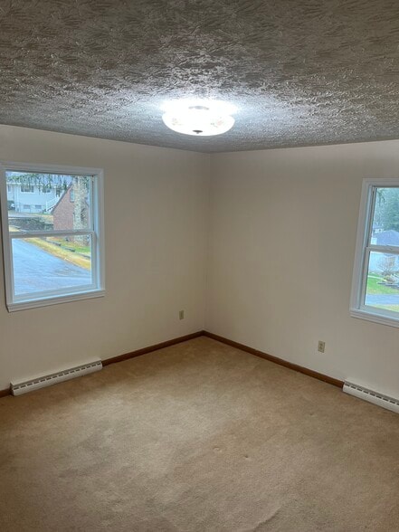 Building Photo - 889 Ivy Ave