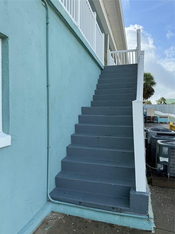 Building Photo - 300 S Central Ave