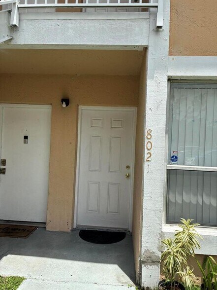 Building Photo - 8021 SW 21st Ct