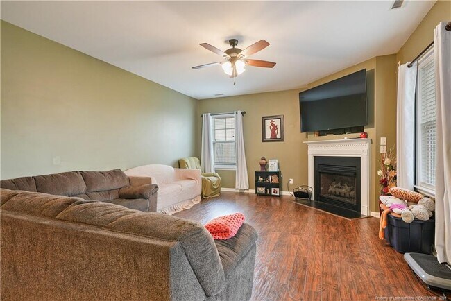 Building Photo - 415 Highgrove Dr