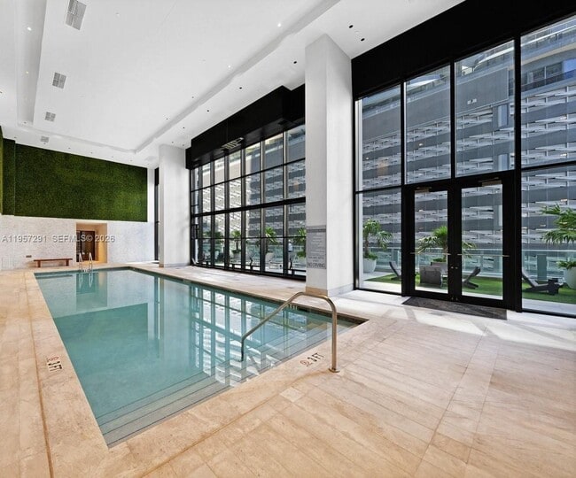 Building Photo - 1010 Brickell Ave