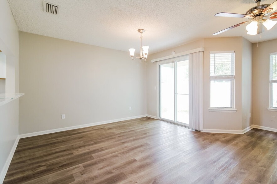 Building Photo - 7849 Moss Pointe Trail W