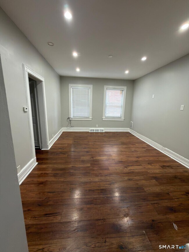 Building Photo - 336 Bond St