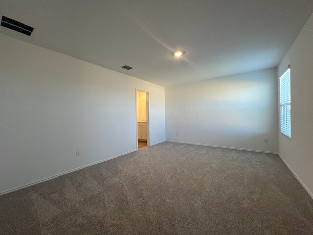 Building Photo - 531 Paris St