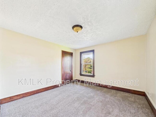 Building Photo - 855 Work Dr