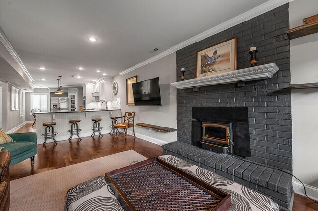 Building Photo - 500 Laketower Dr