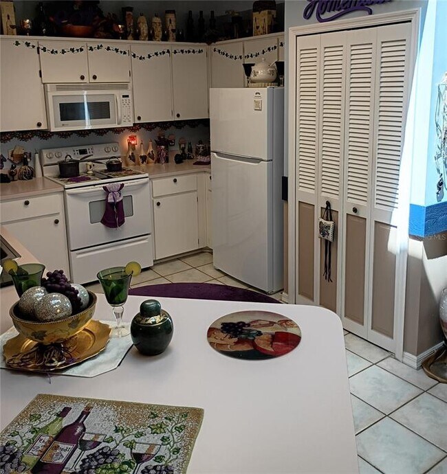 Building Photo - 564 W Central Ave