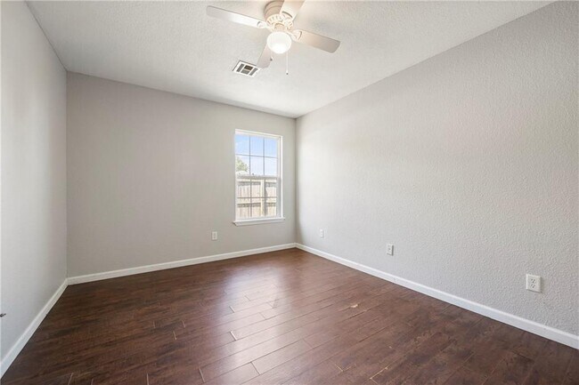 Building Photo - 520 Dewberry Ln