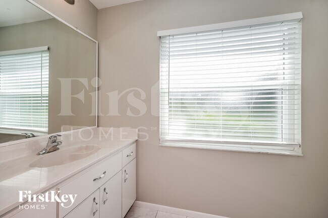 Building Photo - 1358 Abalom St