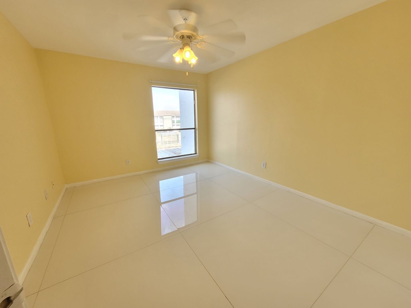 Building Photo - 2824 S Bartell Dr