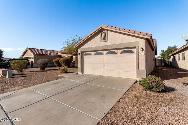 Building Photo - 574 W Kingman Dr