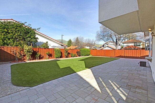 Building Photo - 639 Mercado Ct