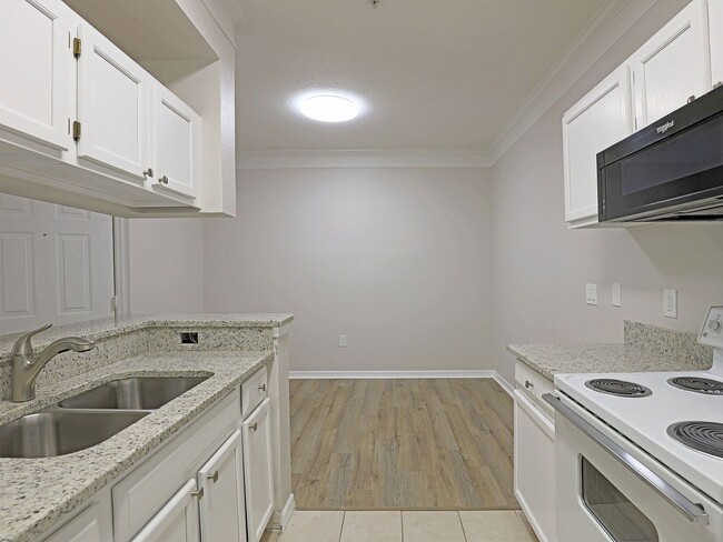 Building Photo - Royal Greens 11480-102