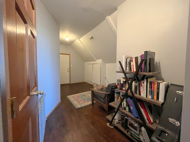 Building Photo - 2541 W Cortland St