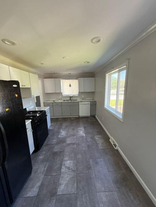 Building Photo - 8215 Crudele Dr