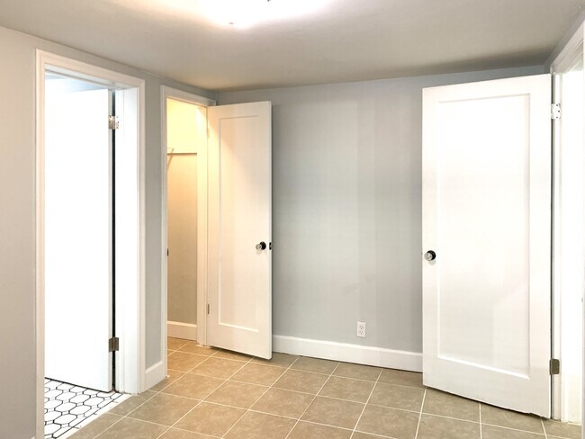 Building Photo - Tenth East Apartments