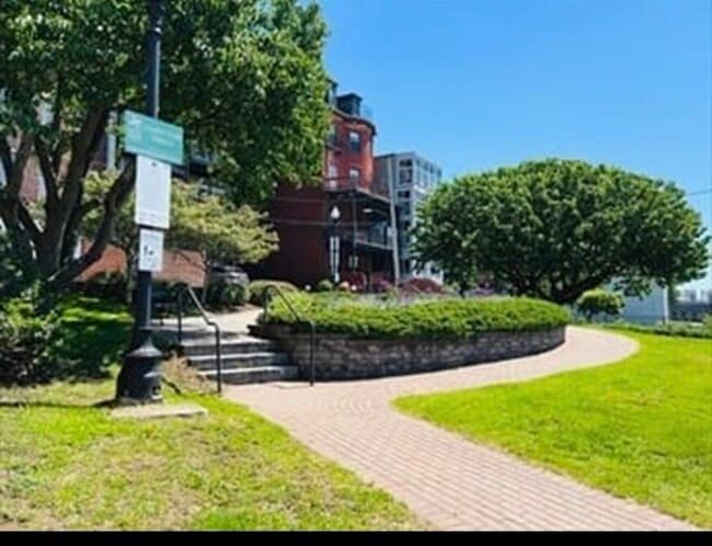 Building Photo - 6 Brigham St