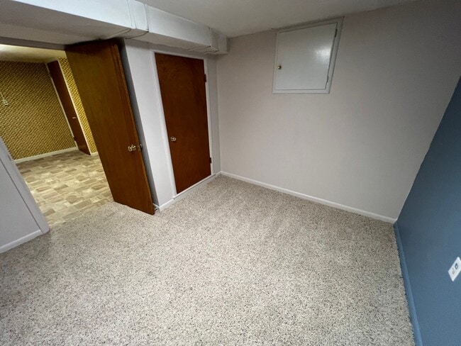 Building Photo - 429 E Pine St