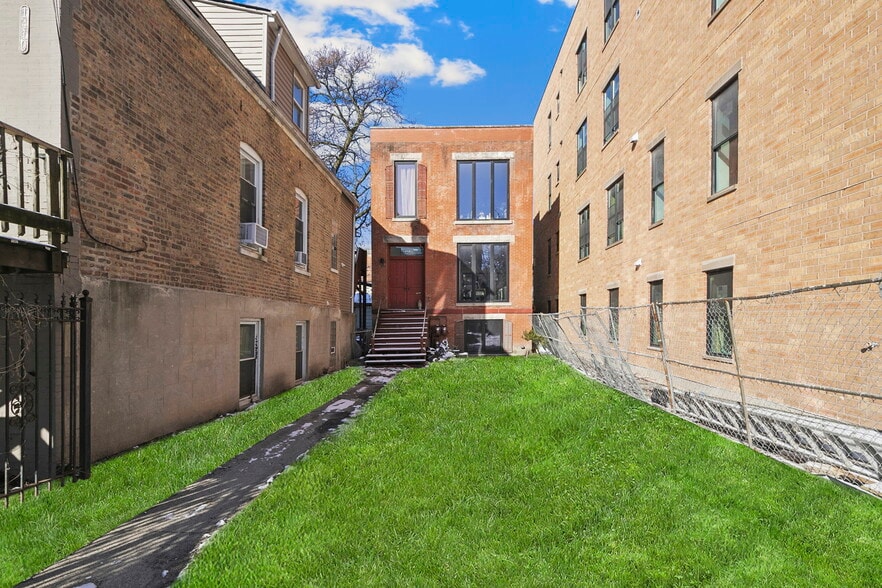 Building Photo - 1414 N Maplewood Ave
