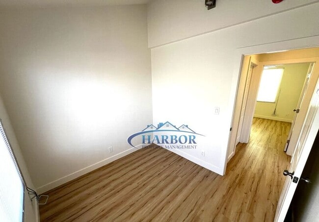 Building Photo - 1072 W 21st St