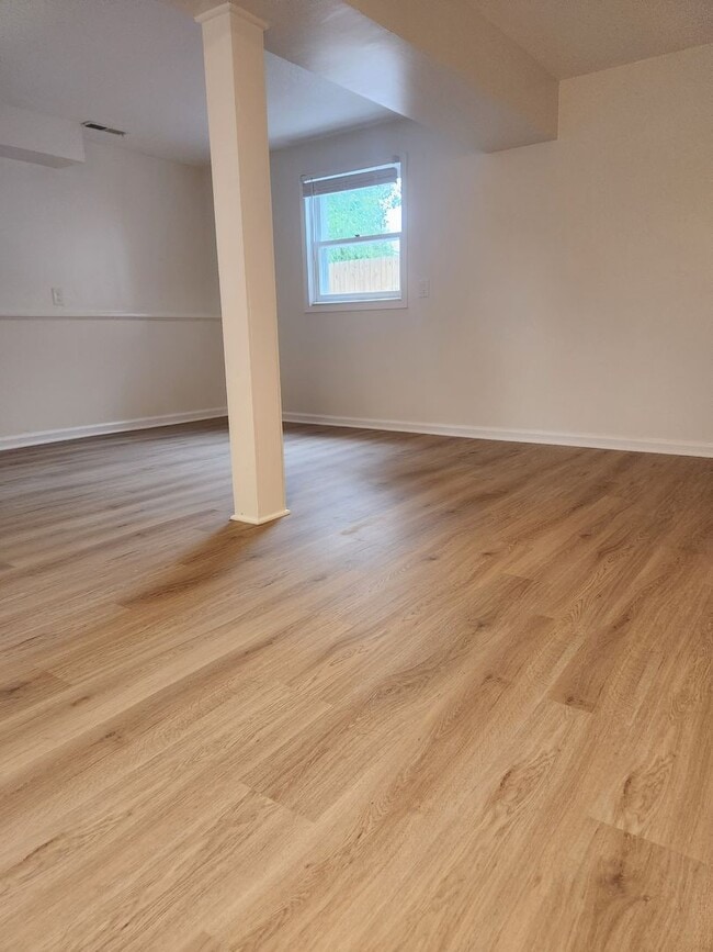 Building Photo - For Rent – Beautiful 3-Bedroom Split-Level...