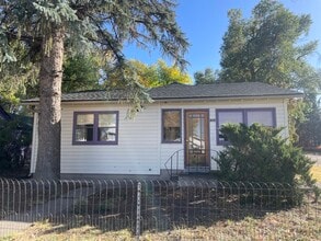 Building Photo - 802 Ussie Ave