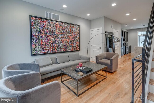 Building Photo - 2022 Kimball St