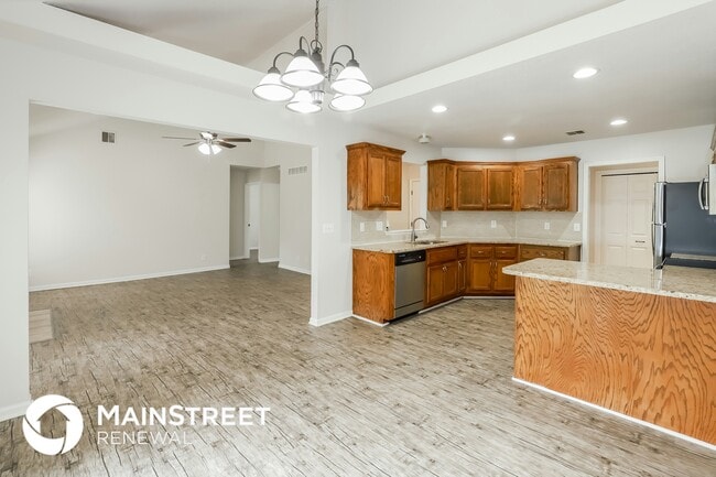 Building Photo - 7303 Oak St