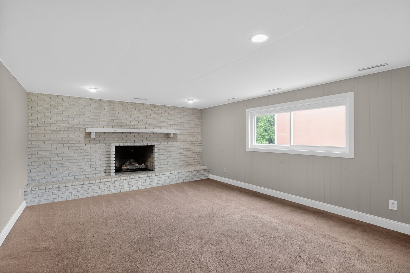 Building Photo - 3561 Sunrise Dr