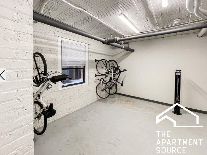 Building Photo - 520 W Cornelia Ave