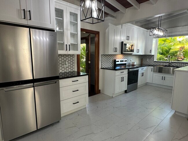 Building Photo - 693 Chestnut St