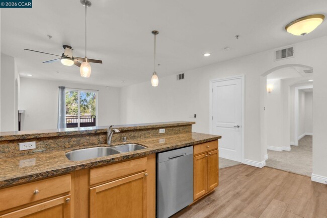 Building Photo - 1310 Creekside Dr