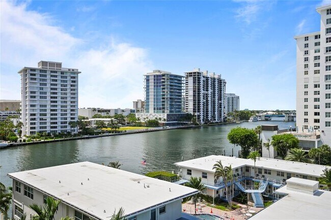 Building Photo - 715 Bayshore Dr