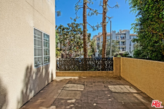 Building Photo - 1875 S Beverly Glen Blvd