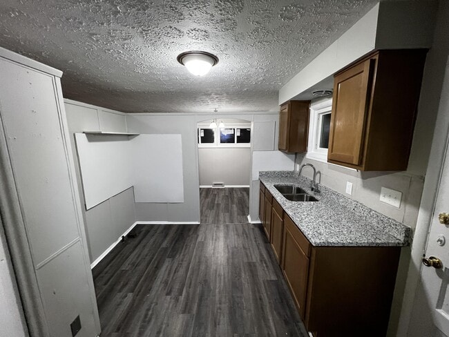 Building Photo - 4820 Bluebird Ave