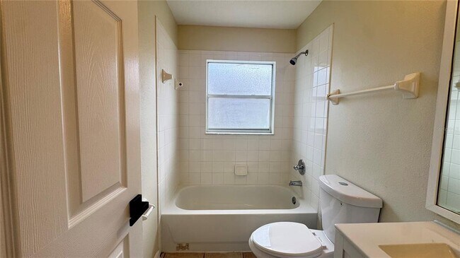 Building Photo - 185 Thornbury Dr