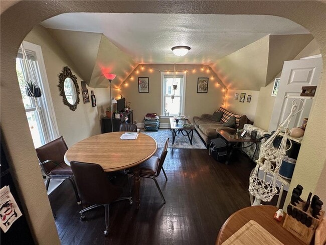 Building Photo - 613 3rd St SW