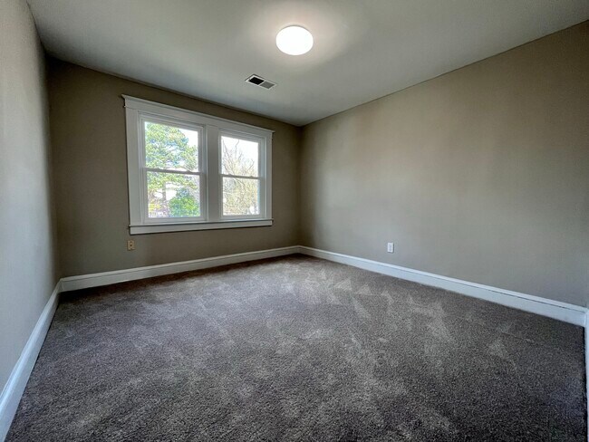 Building Photo - 410 Walcott Rd