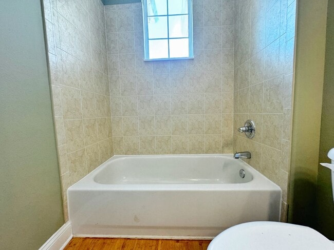 Building Photo - Spacious two-story island townhome in gate...