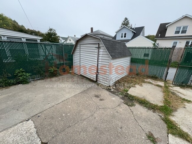 Building Photo - 141 Chadwick Ave