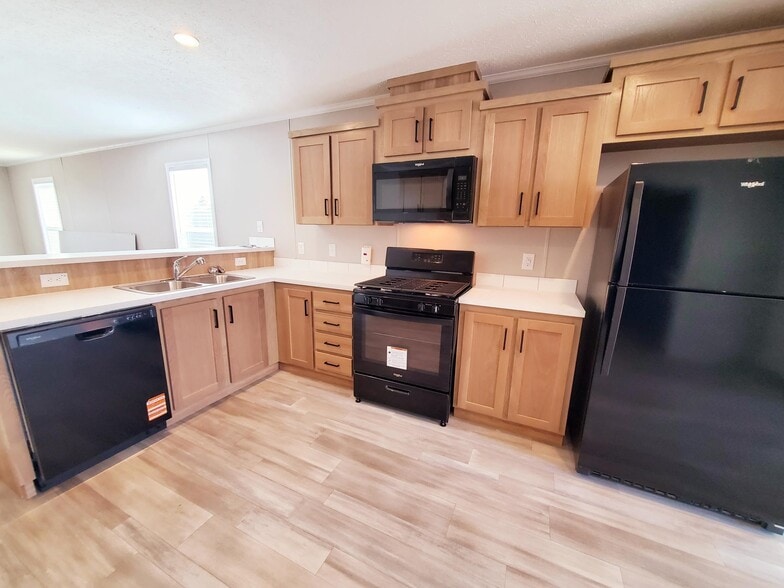 Primary Photo - 9270 Windjammer Dr