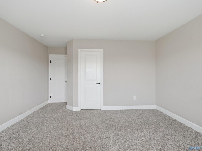 Building Photo - 14725 Commonwealth Dr