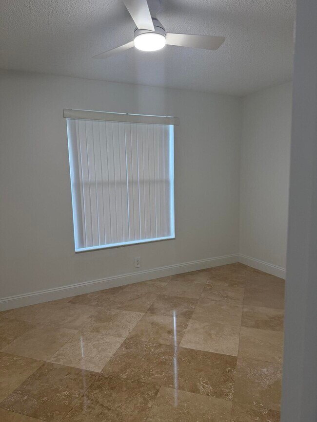 Building Photo - 9209 Southampton Pl