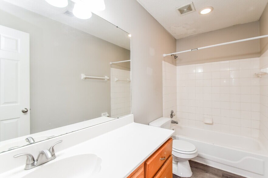 Building Photo - 9793 Dogwood Ct E