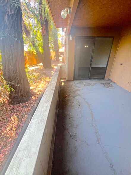 Building Photo - 390 N San Antonio Ave