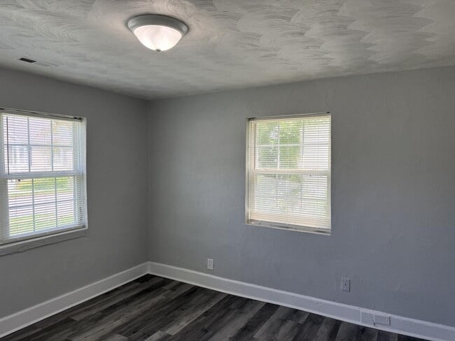Building Photo - 1033 Mapole Ave