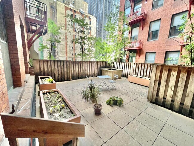 Building Photo - Beautiful 2BD/2BTH CONDO IN THE LOOP!